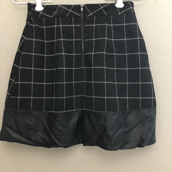 Movint Mini Faux Leather Trim Skirt - Dark Academia Prep School - Picture 7 of 10